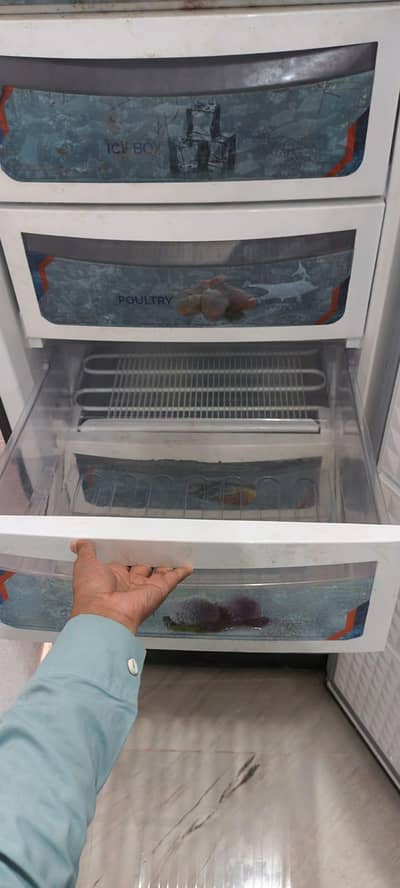 Dawlance Vertical Refrigerator with seven Boxes