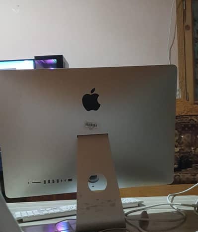 apple imac 2017 pro with magic 3 mouse and wire keyboad