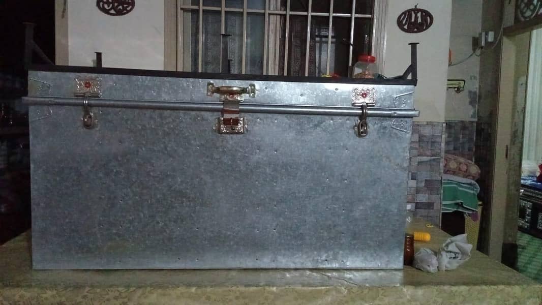 Large Storage Trunks. . . ,. Petti 1