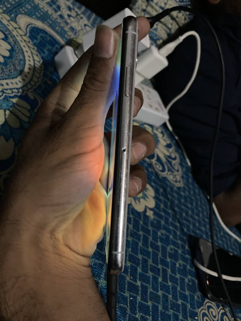 Apple iPhone X 3