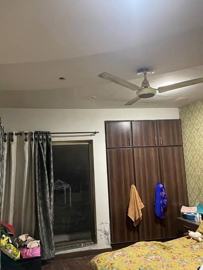 5 MARLA 2 nd floor hot location