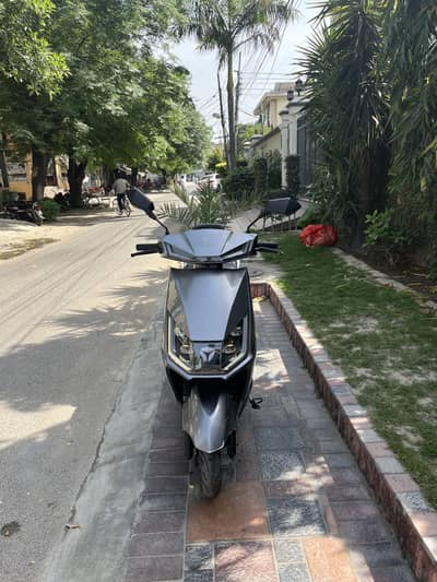 Yadea T5