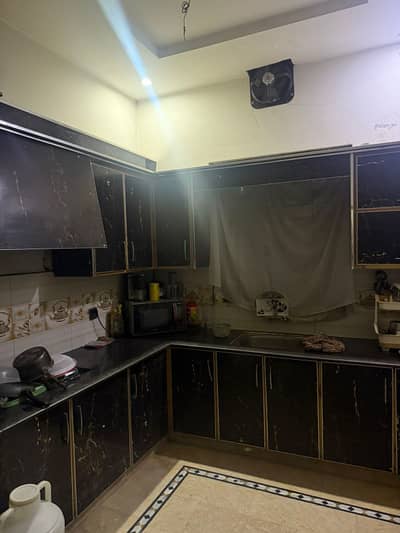 7 marla first floor hot location gas bijli pani