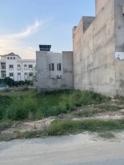 PRIME LOCATED FACING PARK PLOT FOR SALE