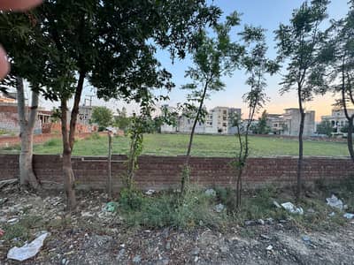 PRIME LOCATED FACING PARK PLOT FOR SALE