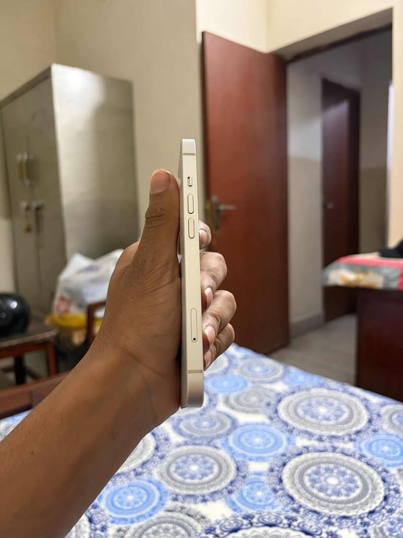 Apple iPhone 13 4