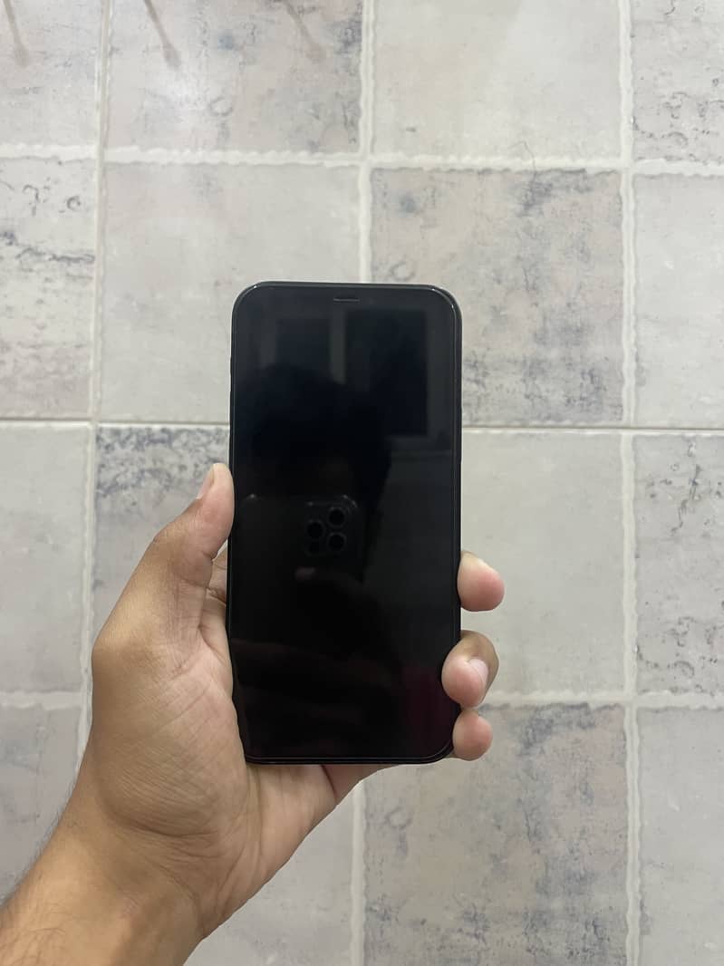 Apple iPhone 12 4