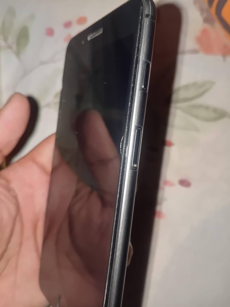 Apple iPhone 8 Plus 1