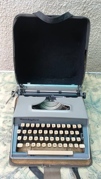 vintage 1960s remington typewriter Working order