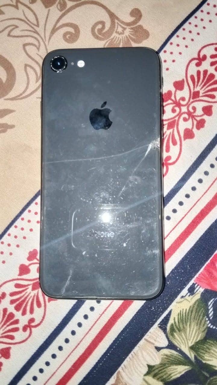 Apple iPhone 8 3