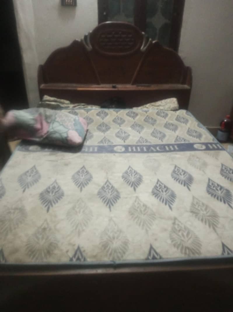 bed and dressing 0