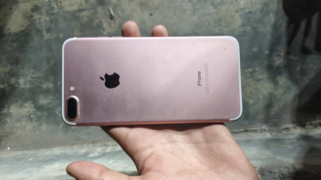 Apple iPhone 7 Plus 0