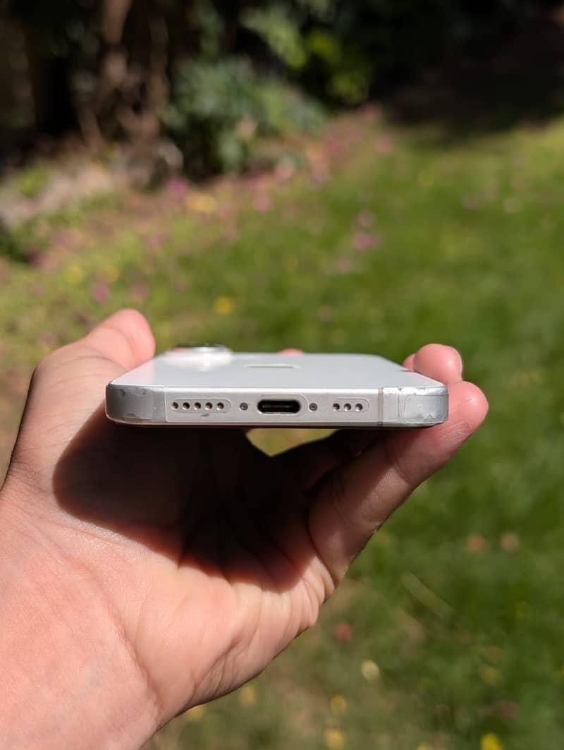Apple iPhone 16 7