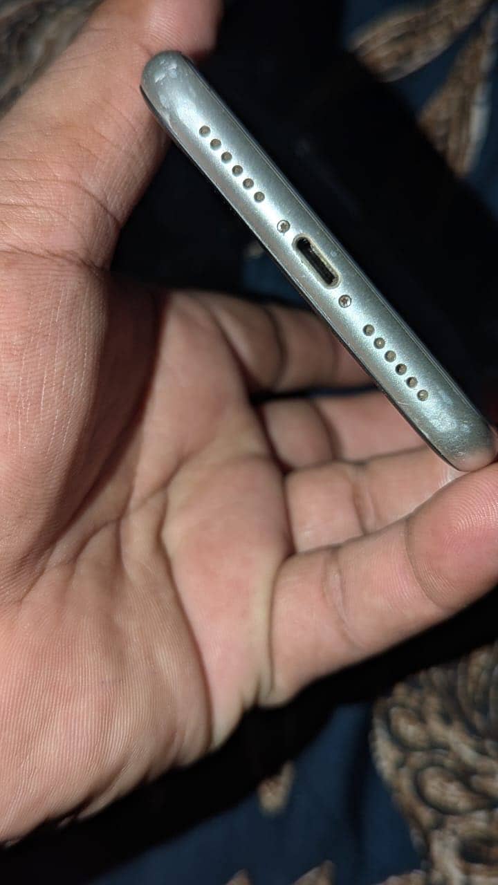 Apple iPhone 11 7