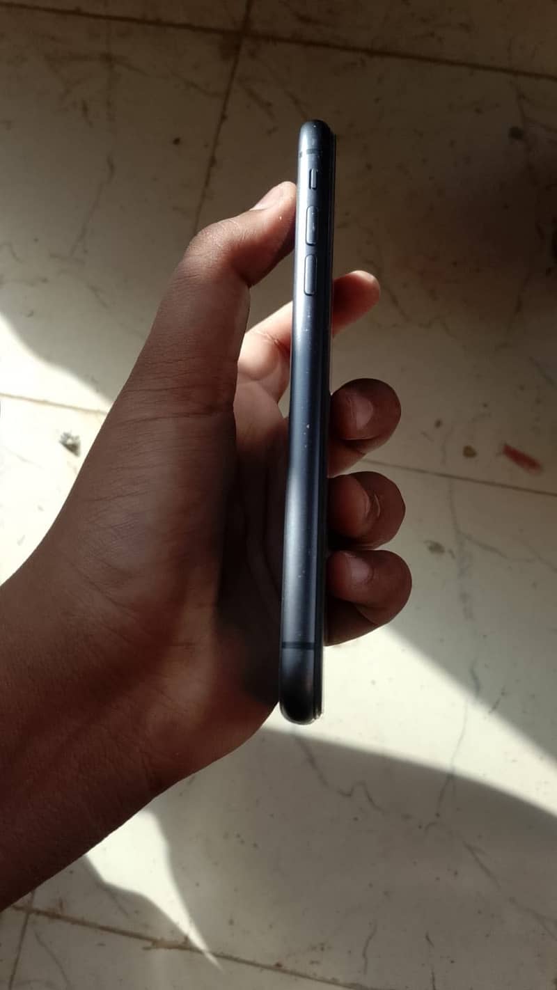Apple iPhone 11 3