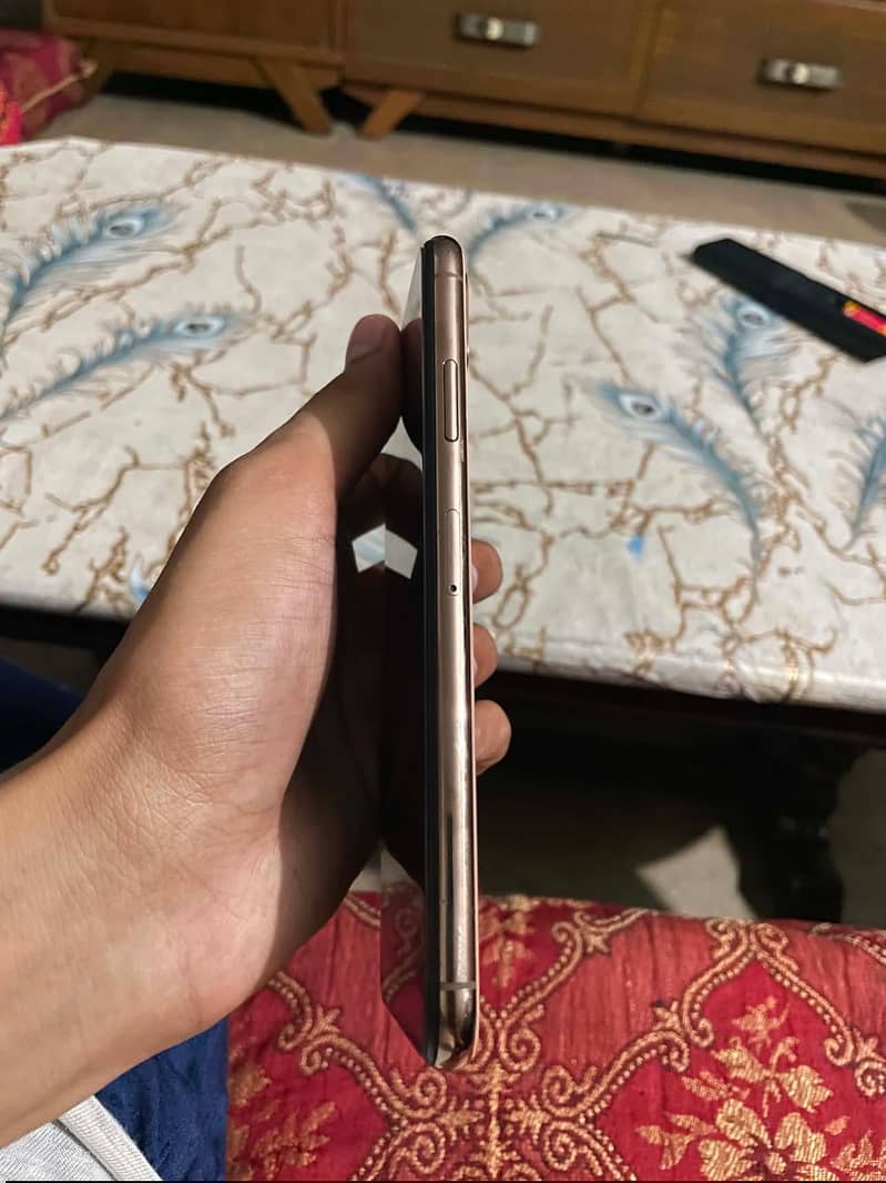 iphone xs max 4