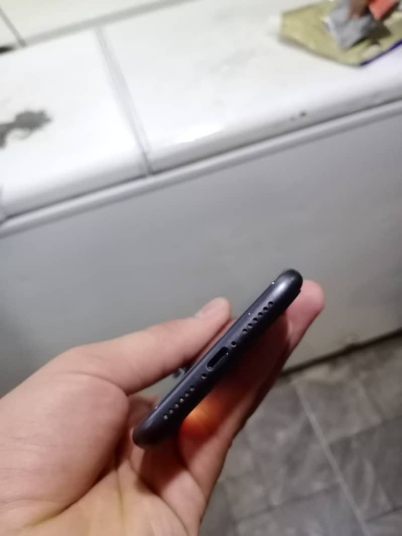Apple iPhone 11 6
