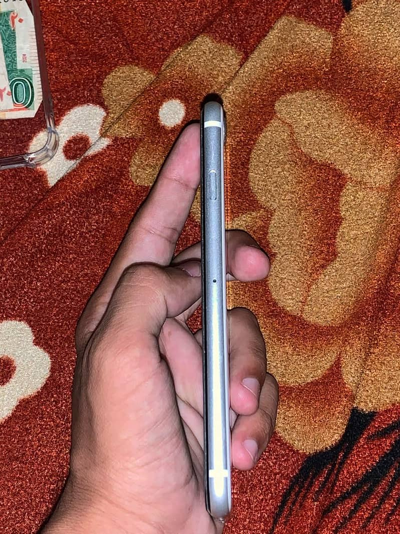 iPhone SE 3