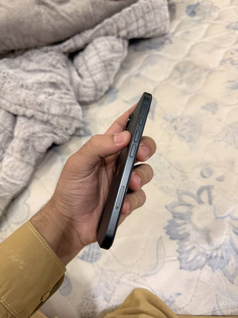 Apple iPhone 16 1