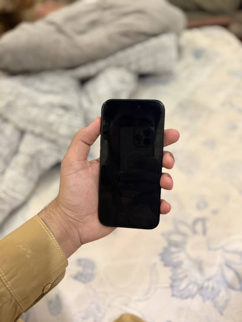 Apple iPhone 16 5
