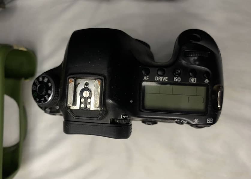 Canon EOS 6D Full Frame DSLR Camera with Box 2
