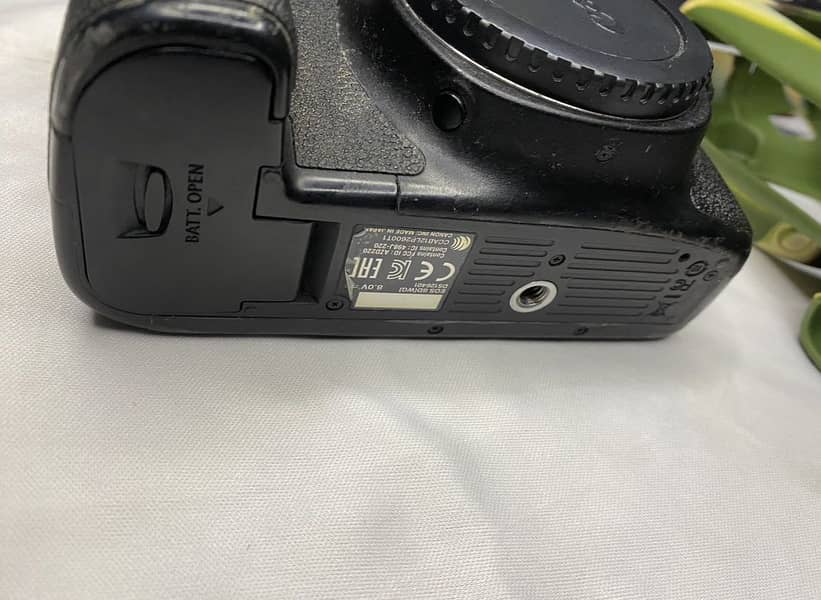 Canon EOS 6D Full Frame DSLR Camera with Box 3