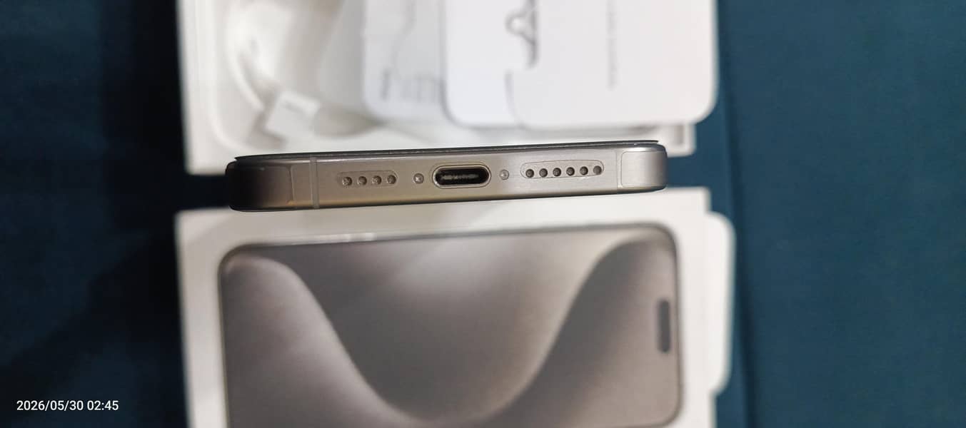 Apple iPhone 15 Pro Max 4