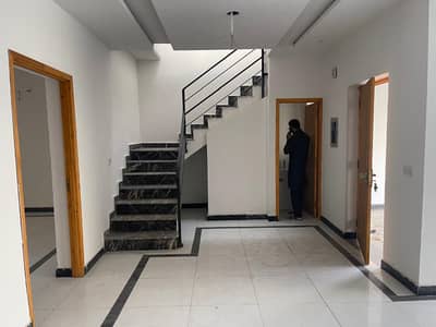 5 MARLA DOUBLE STORY HOUSE AVAILABLE FOR RENT