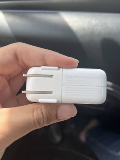Macbook m5 pro original charger 70w
