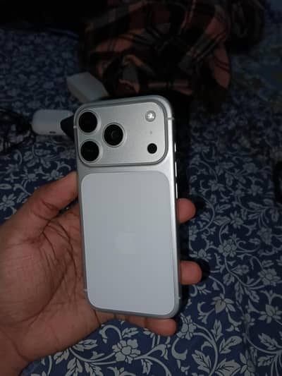 IPHONE 17 PRO SILVER FACTORY UNLOCK H/A