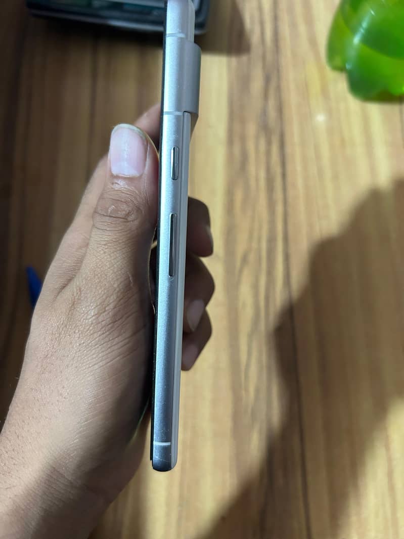 Google Pixel 7 6