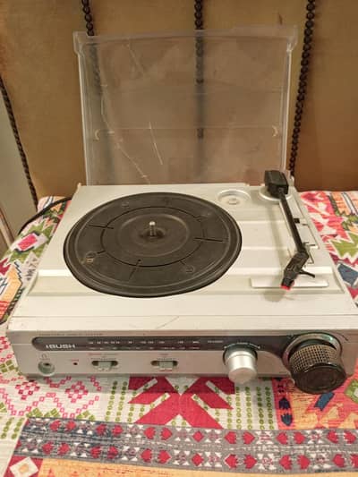 BUSH Company 2 Speed Turntable with 2 Band Radio