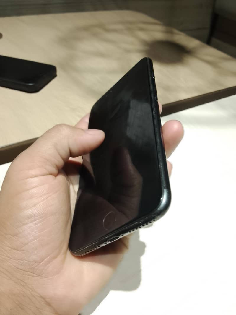 Apple iPhone 7 Plus 5