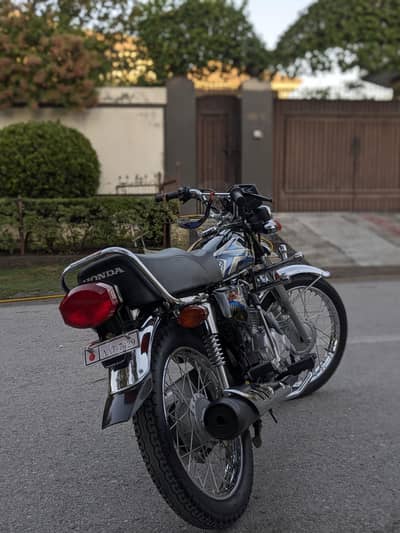 Honda cG 125 2025 model black colour for sale mint condition