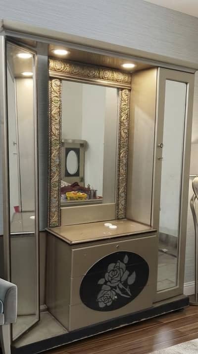 Dressing table