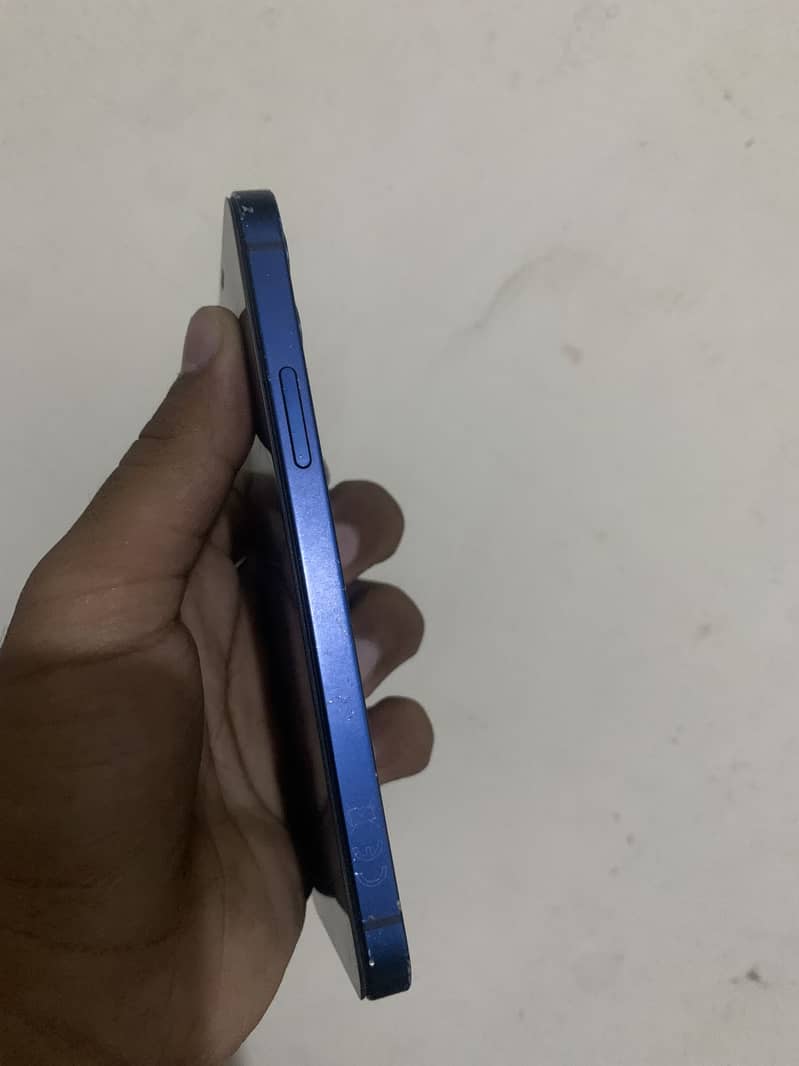 iPhone 12 4