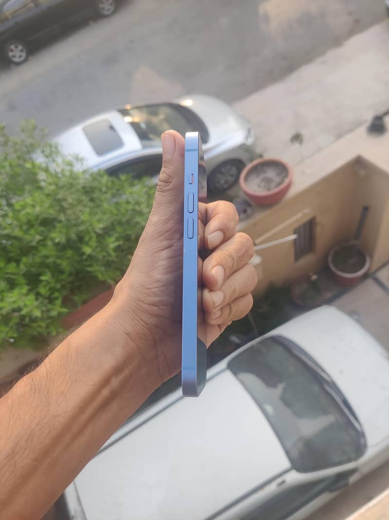 Apple iPhone 14 3