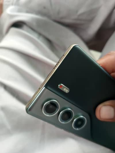 Tecno camon 40 pro