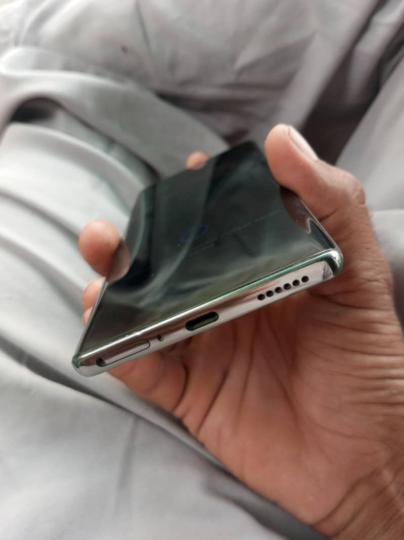 Tecno camon 40 pro 2