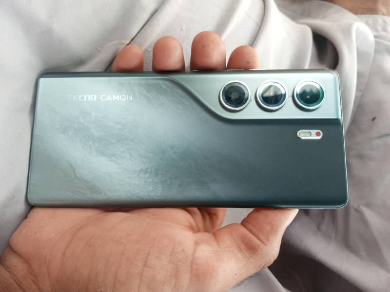 Tecno camon 40 pro 3