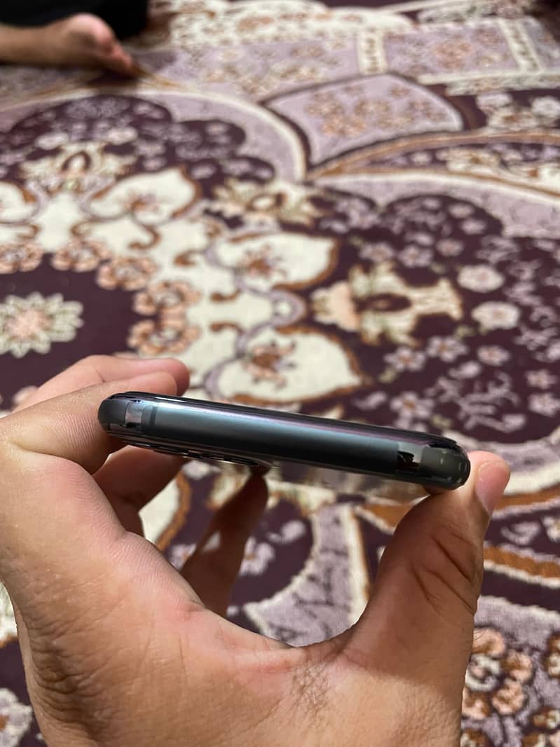 iPhone 11 Pro 4