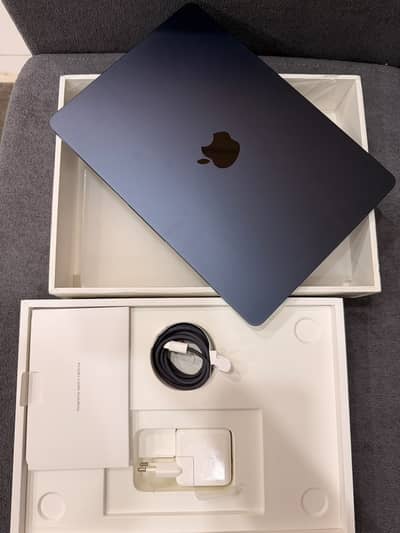 MacBook Air M2 (2022) – Midnight | 8GB RAM | 256GB SSD | Full Box