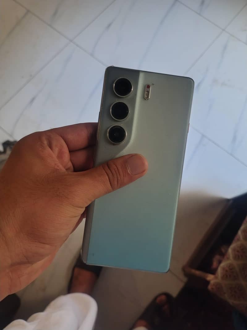 Tecno CAMON 40 2