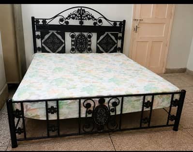 Bed King Size. Iron bed 6.5' x 6'