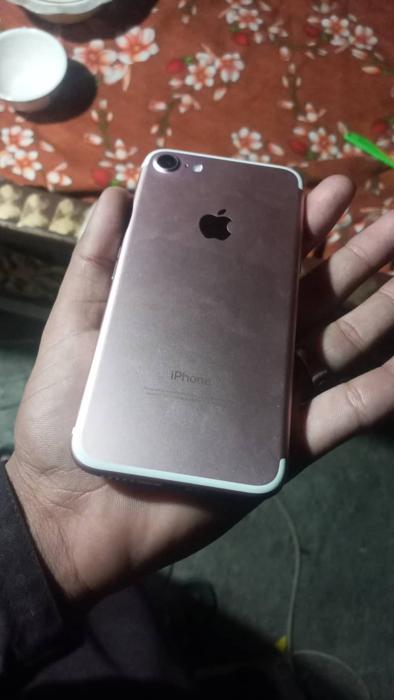 Apple iPhone 7 0