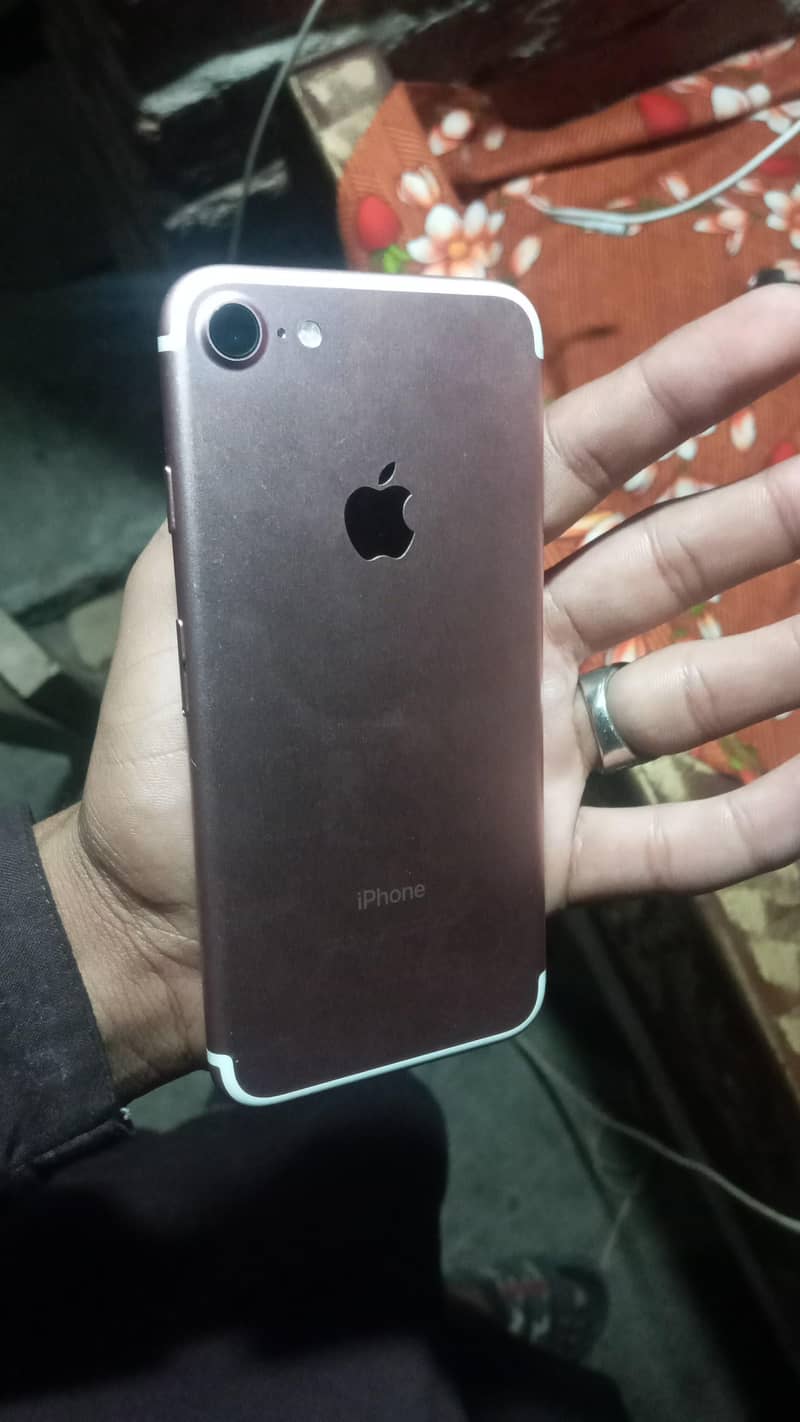 Apple iPhone 7 2