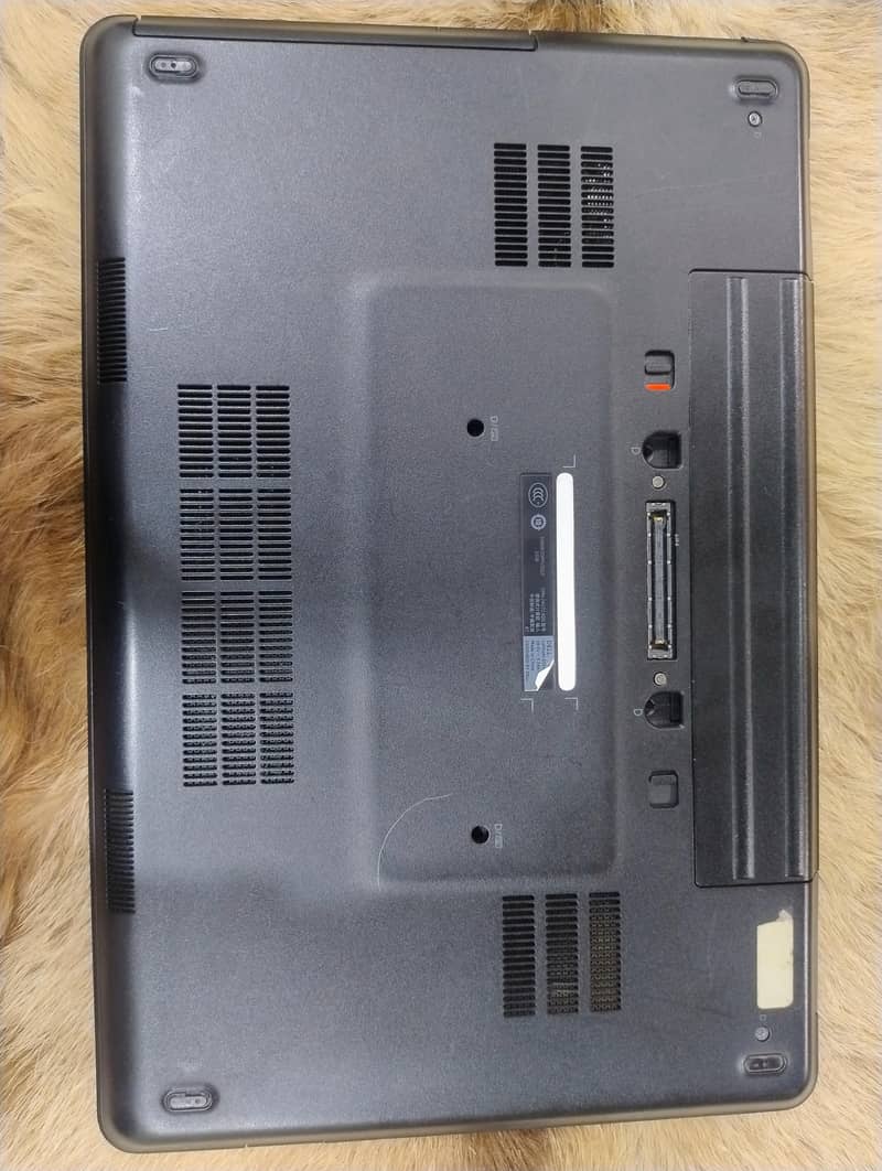 Dell Latitude E5540 2
