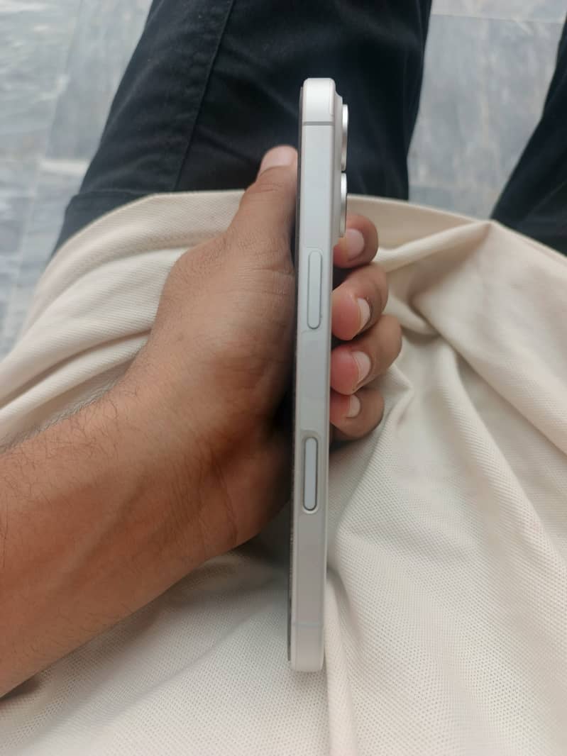 Apple iPhone 17 4
