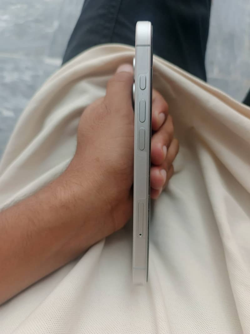 Apple iPhone 17 5