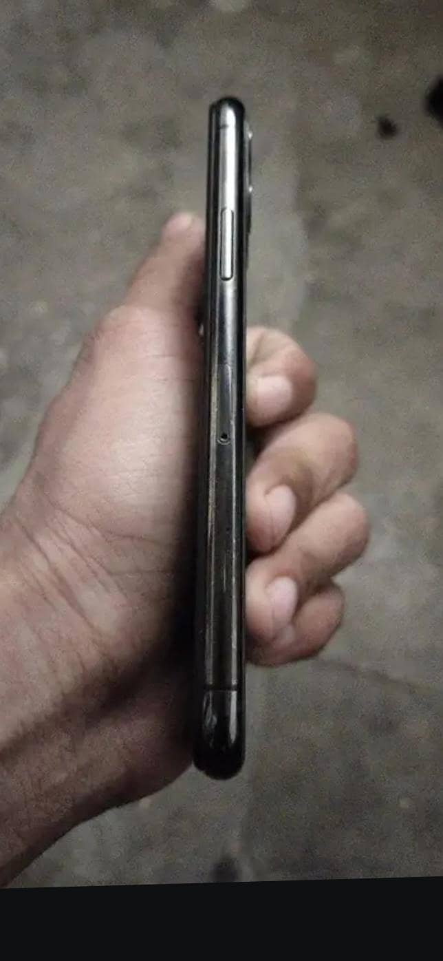 Apple iPhone 11 Pro 4